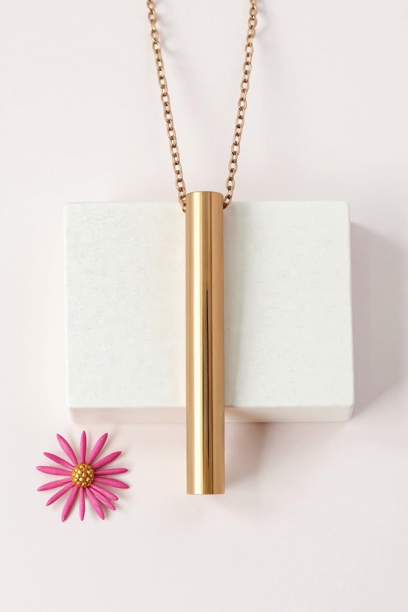 KALMii Anxiety necklace in rosegold on a white platform
