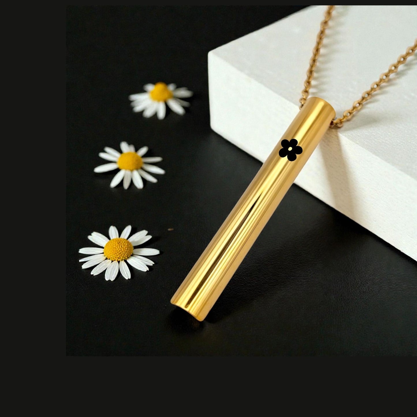 KALMii Anxiety Necklace Gold Daisy