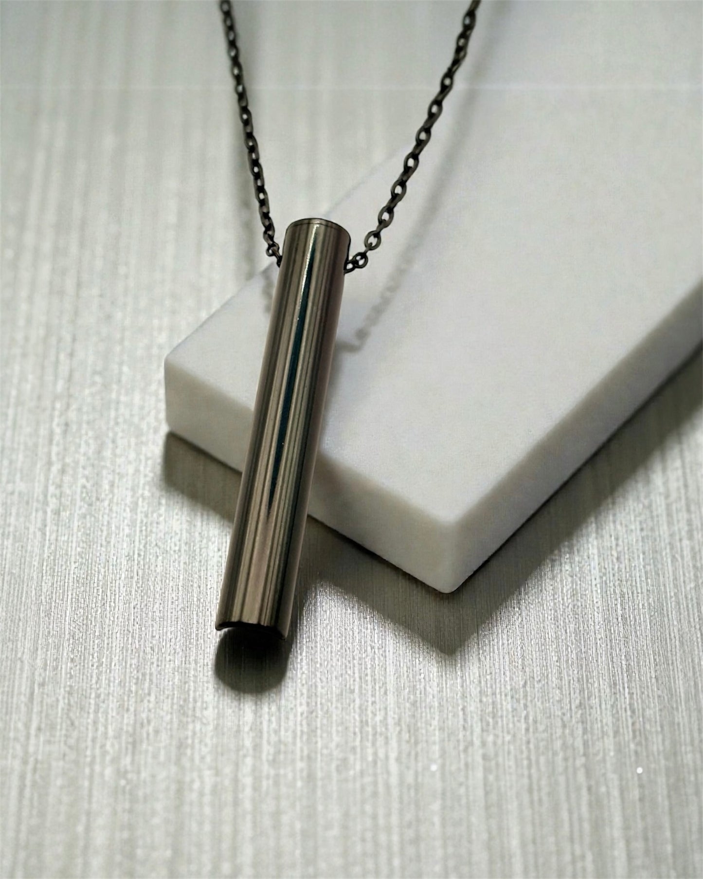 KALMii Anxiety necklace  black on white marble